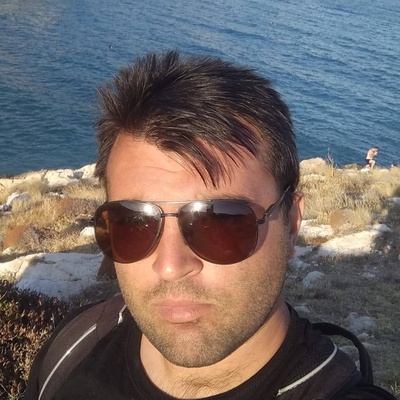 Νίκος Μαρ.